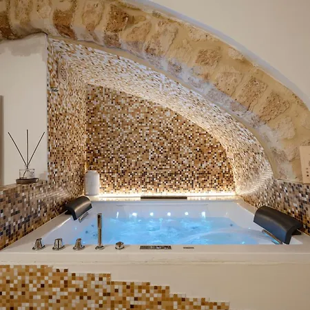 Guesthost - Number 12 Luxury Bed and breakfast Bari