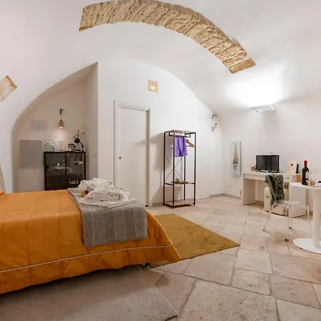 Guesthost - Number 12 Luxury Bed and breakfast Bari