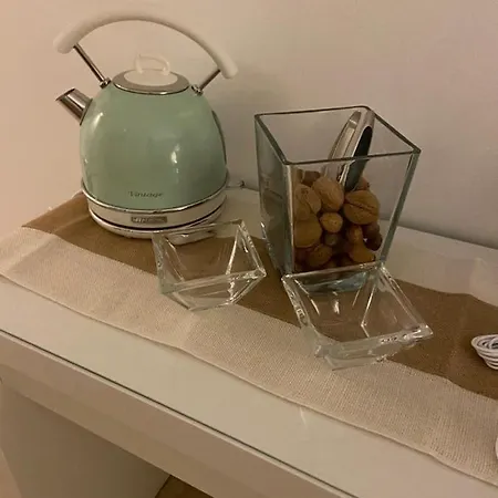 Bed & Breakfast Number 12 *