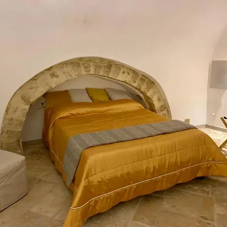 Bed & Breakfast Number 12 *