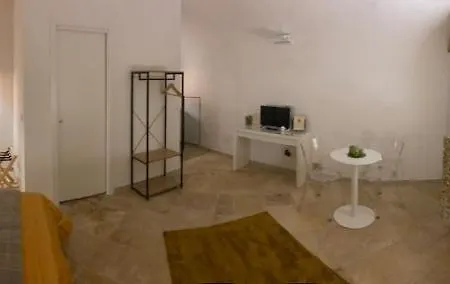 Number 12 Bed & Breakfast Bari