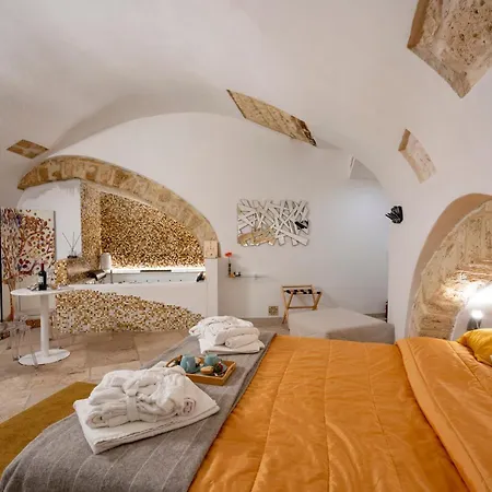 Guesthost - Number 12 Luxury Frühstückspension Bari