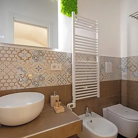Guesthost - Number 12 Luxury 3*