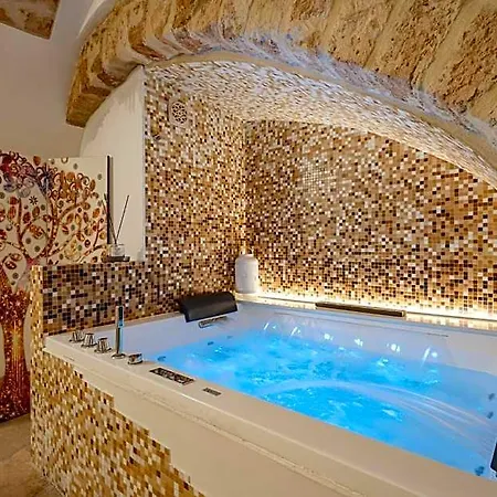 Guesthost - Number 12 Luxury 3* Bari