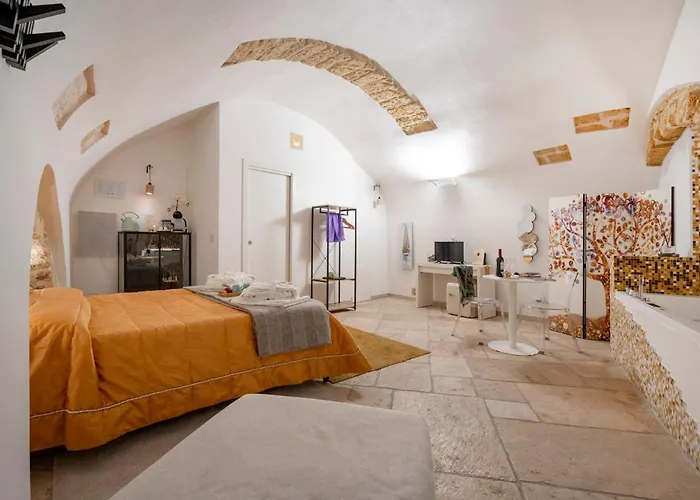 Guesthost - Number 12 Luxury Bed & Breakfast