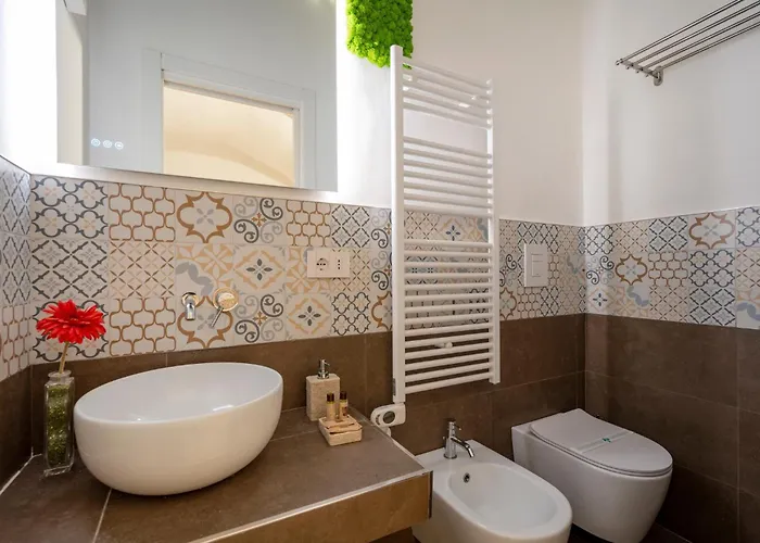 Guesthost - Number 12 Luxury Bed and Breakfast 4*